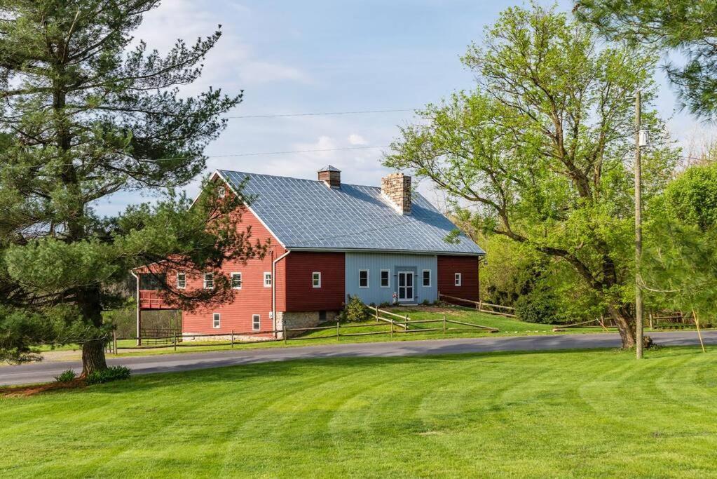 The Barn At Evermore: Riverfront Retreat W/Hot Tub Luray Ngoại thất bức ảnh