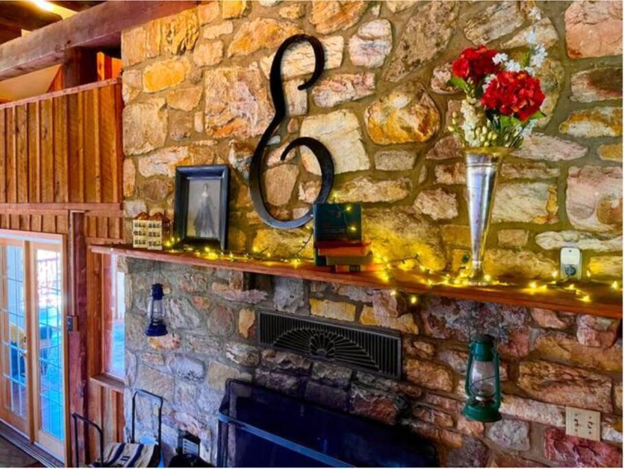 The Barn At Evermore: Riverfront Retreat W/Hot Tub Luray Ngoại thất bức ảnh