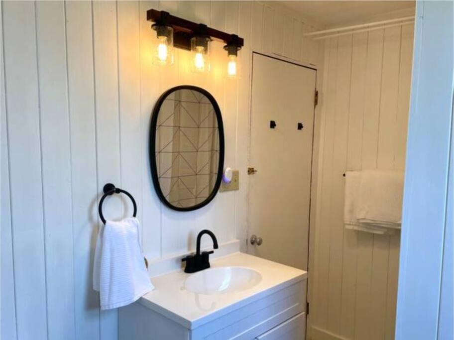 The Barn At Evermore: Riverfront Retreat W/Hot Tub Luray Ngoại thất bức ảnh