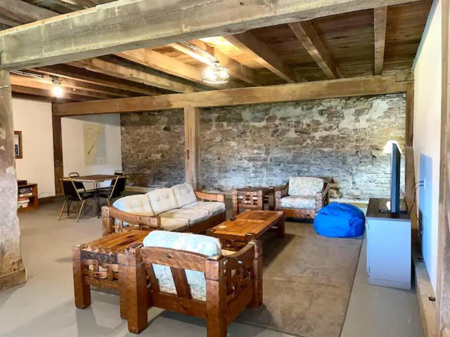 The Barn At Evermore: Riverfront Retreat W/Hot Tub Luray Ngoại thất bức ảnh