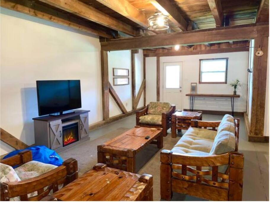 The Barn At Evermore: Riverfront Retreat W/Hot Tub Luray Ngoại thất bức ảnh