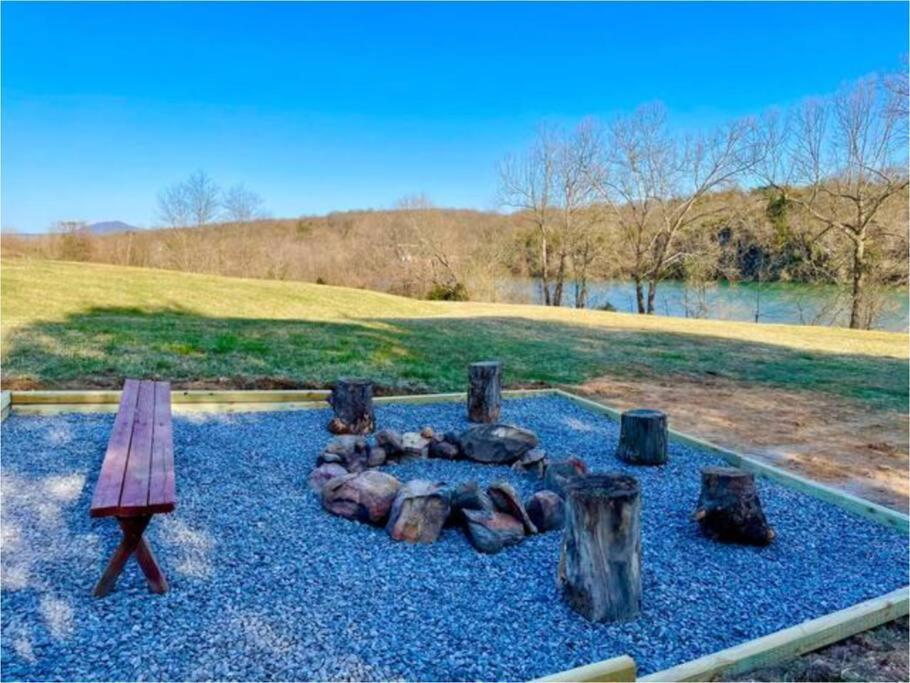 The Barn At Evermore: Riverfront Retreat W/Hot Tub Luray Ngoại thất bức ảnh